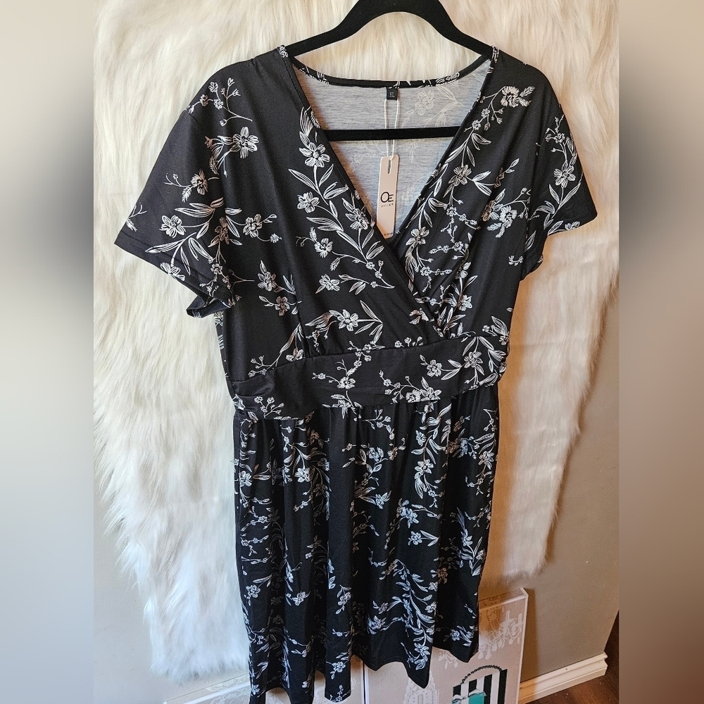 Ouges Classic Crossfront Floral Black Dress - Picture 2 of 7